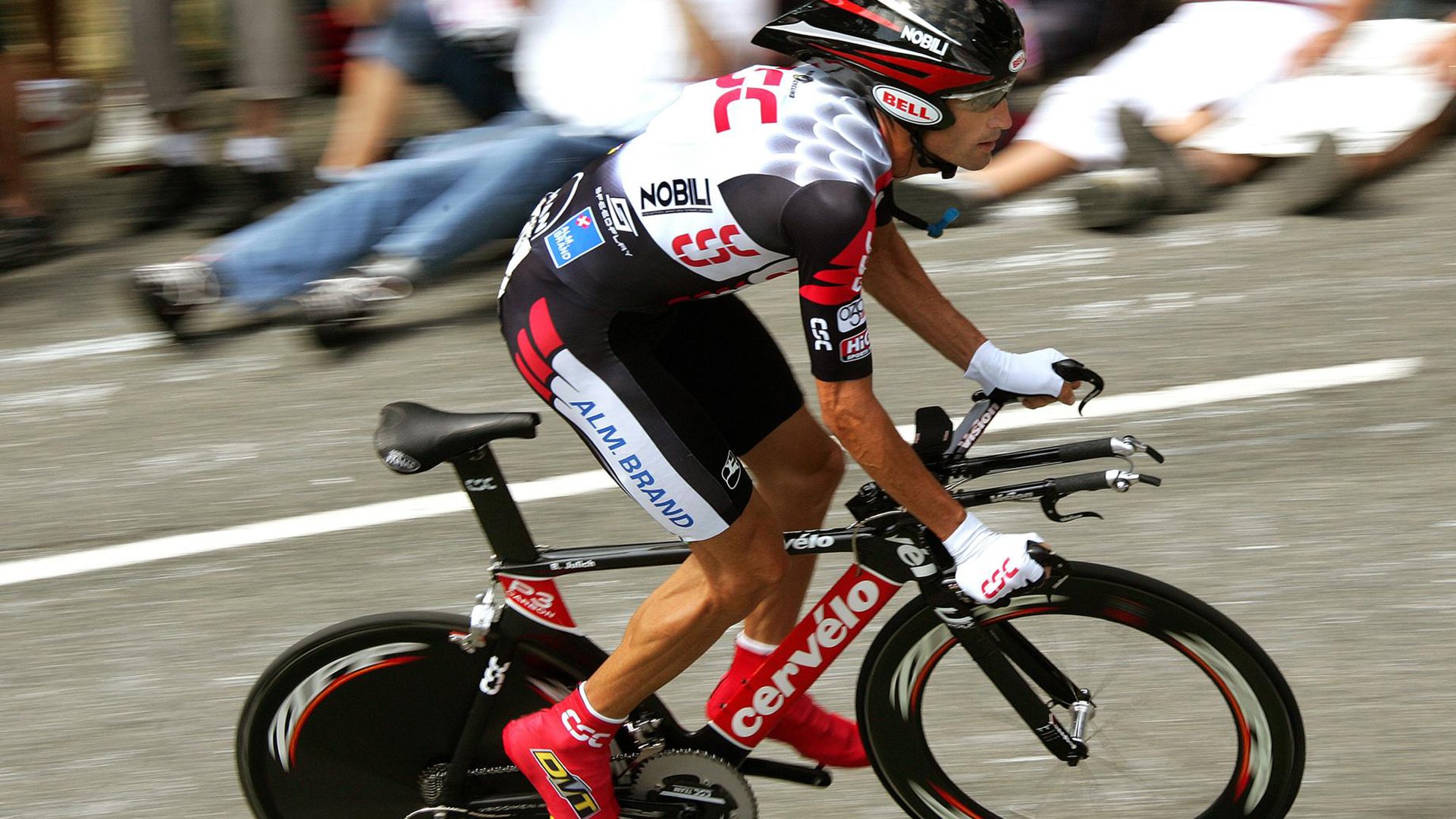 库里遭遇十二连败,巴黎圣日耳曼教练面临压力!篮球与足球的双重考验引发热议